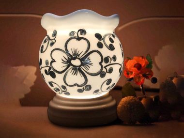 Đèn Xông Tinh Dầu Size Lớn Miệng Lượn- Hoa Hồng Đen sang trọng