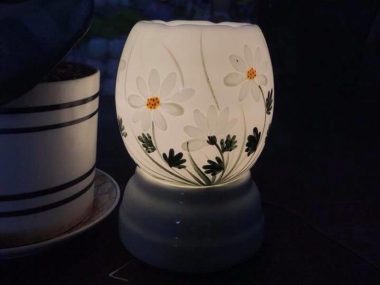 Đèn Xông Tinh Dầu Bát Tràng Trống Cúc Họa My sang trọng