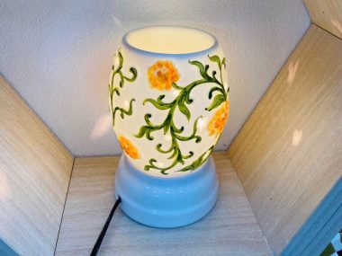 Đèn Xông Tinh Dầu Bát Tràng Dáng Xoài- Hoa Vàng Giây giá rẻ