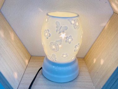 Đèn Xông Tinh Dầu Bát Tràng Dáng Xoài- Hoa Nổi cao cấp