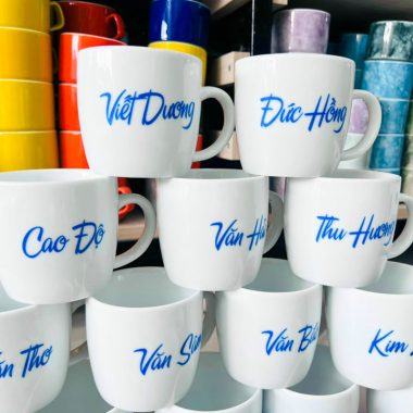 Ly sứ In tên theo yeu cầu giá rẻ