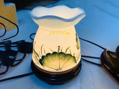 Đèn Xông Tinh Dầu Bát Tràng Dáng Eo Lá Sen cao cấp