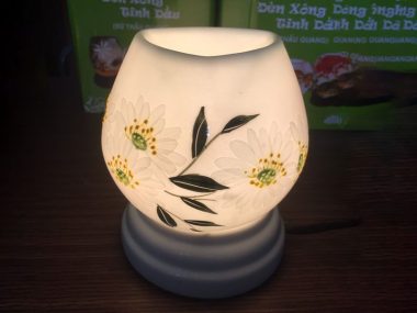 Đèn Xông Tinh Dầu Bát Tràng Mặt Ngọc Cúc Họa My ưa chuộng