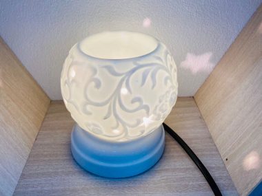 Đèn Xông Tinh Dầu Mắt Ngọc Tam Giác Nổi Hoa Giây giá tốt