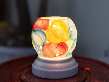 Đèn Xông Tinh Dầu Bát Tràng Nổi Màu ưa chuộng