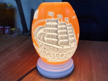 Đèn Xông Tinh Dầu Dáng Trứng Nổi Thuận Buồm Màu Vàng cao cấp