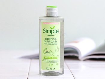 Nước Hoa Hồng Soothing Facial Toner Simple cân bằng ẩm cho da 200ml