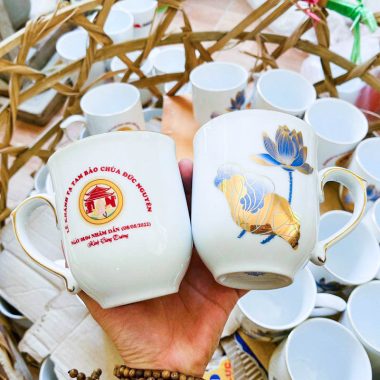 Ly cốc sứ in logo Phật Giáo theo yêu cầu
