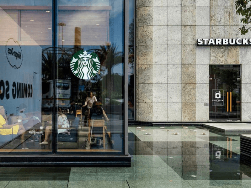 Starbucks Nguyễn Huệ: Điểm đến không thể bỏ qua