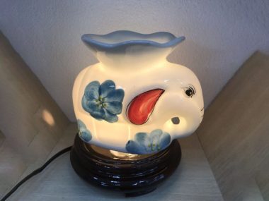 Đèn Xông Tinh Dầu Bát Tràng Voi Miệng Lượn giá tốt