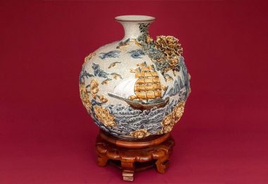 Quà Tặng Bình Hoa Tài Lộc Men Rạn Đắp Nổi Thuyền Biển S1