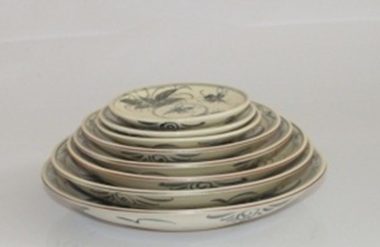 Đĩa Tròn Bát Tràng Tam Thái Vẽ Khoai Chuồn Đen độc đáo