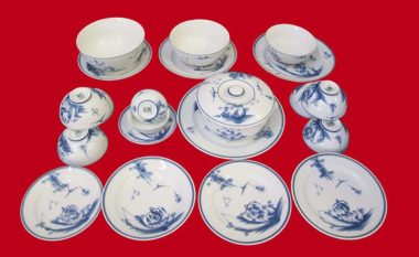 Bộ Bàn Ăn Bát Tràng Vẽ Sơn Thủy 22 Sản Phẩm phong cách