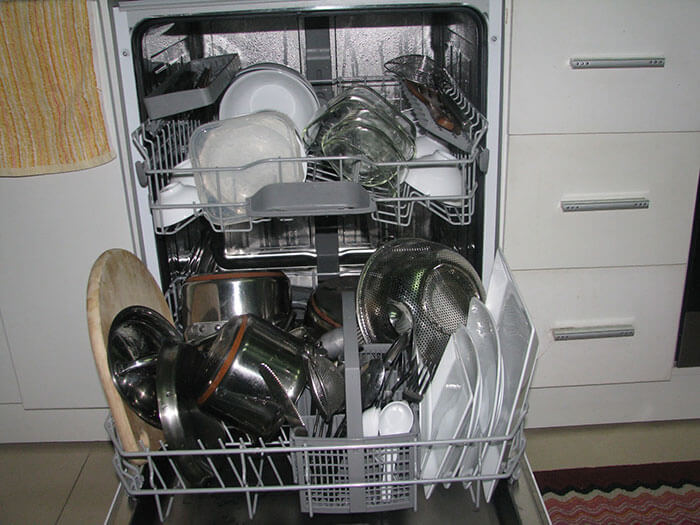 Co nen Rua Dao Inox Bang May Rua Bat mekoong 4 1. Tác hại nghiêm trọng của Máy Rửa Bát lên Dao Inox