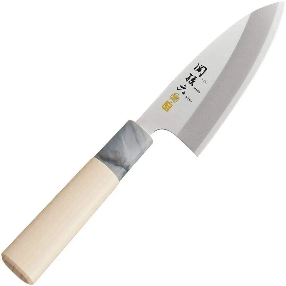 4. Câu hỏi thường gặp (FAQ) "Dao Santoku KAI giá bao nhiêu?" 2. Cán dao nhựa: Tiện dụng, an toàn và dễ vệ sinh
