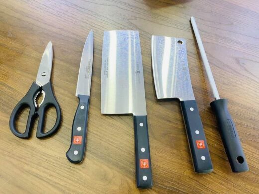 So sánh Dao Zwilling và Wüsthof: Trận chiến kinh điển của hai gã khổng lồ Dao Đức2. Ưu nhược điểm dao Wüsthof và các dòng sản phẩm