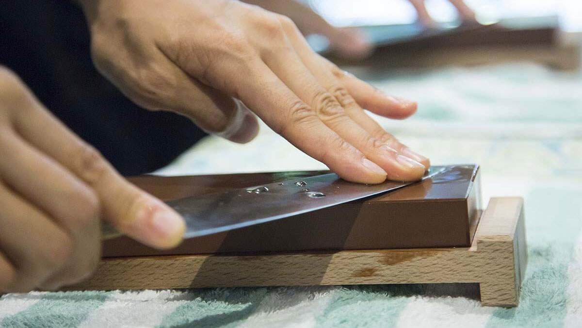 Hướng dẫn Mài Dao Inox bằng Đá Mài mekoong (4)